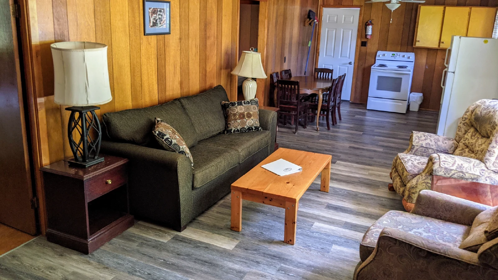 Pigeon-Lake-Resort-Cottage-sixteen-living-room